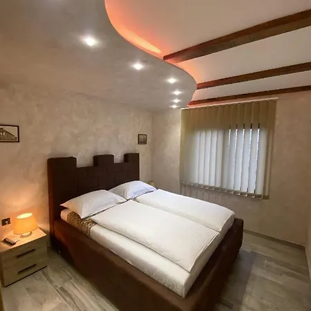 Pizzeria Antic's 3*